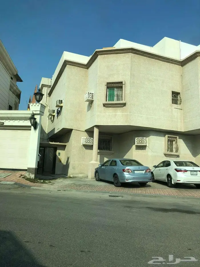 للبيع شقه ارضيه 3 غرف بالمزروعيه بجانب الكورنيش 0