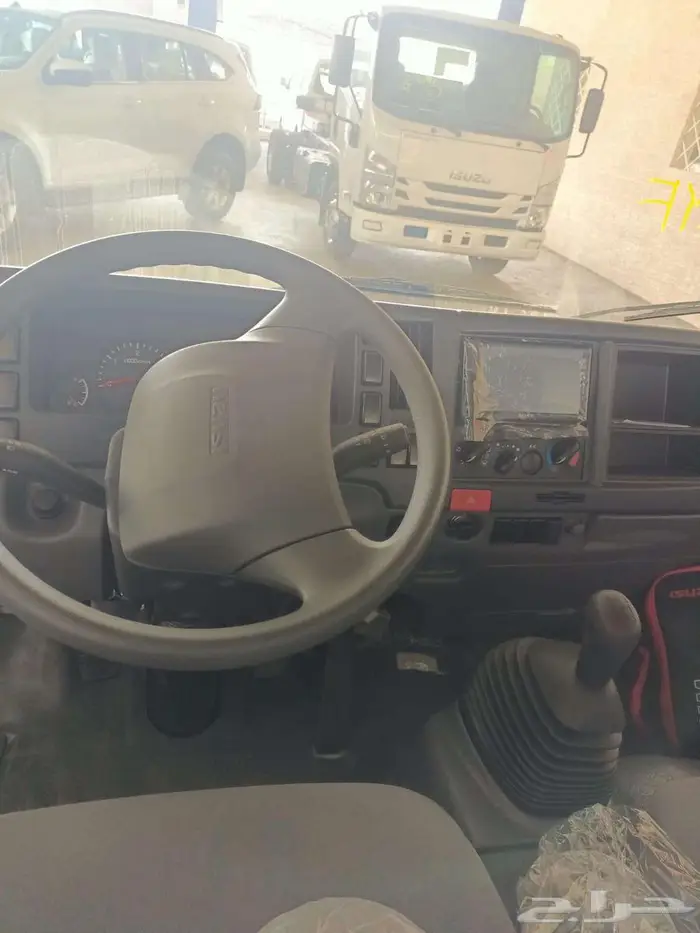 ايسوزو قلاب 3 طن موديل 2025 يابانى 5