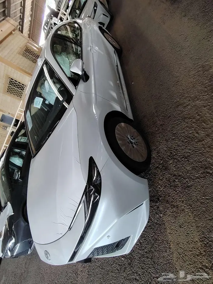 كامري LE موديل 2025 بنزين حبه فقط لون ابيض لؤلؤي 3
