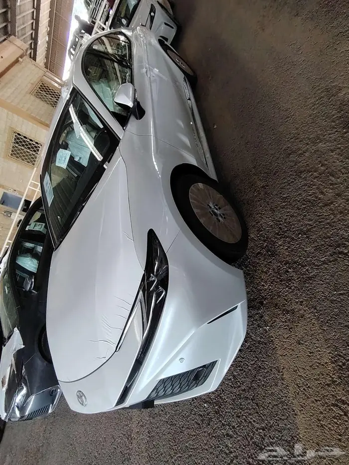 كامري LE موديل 2025 بنزين حبه فقط لون ابيض لؤلؤي 2