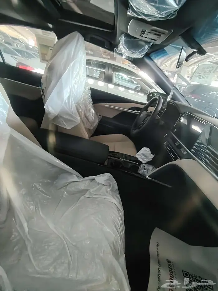 كامري LE موديل 2025 بنزين حبه فقط لون ابيض لؤلؤي 17