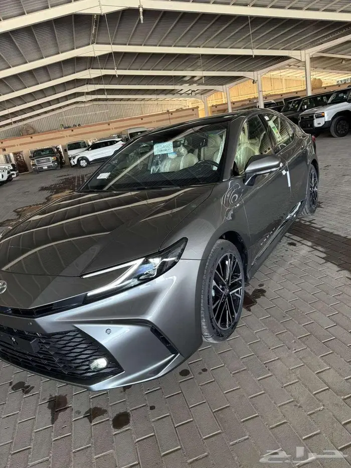 تويوتا كامري LE هايبرد 2025 بالنقد والتقسيط 3