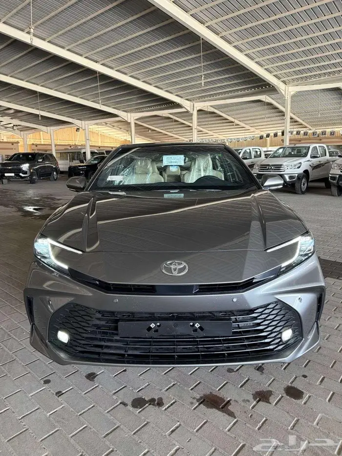 تويوتا كامري LE هايبرد 2025 بالنقد والتقسيط 1