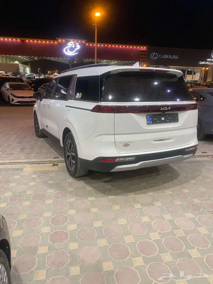 كيا كرنفال مستورد بنزين 2023 عداد 24 الف 6 سلندر 4