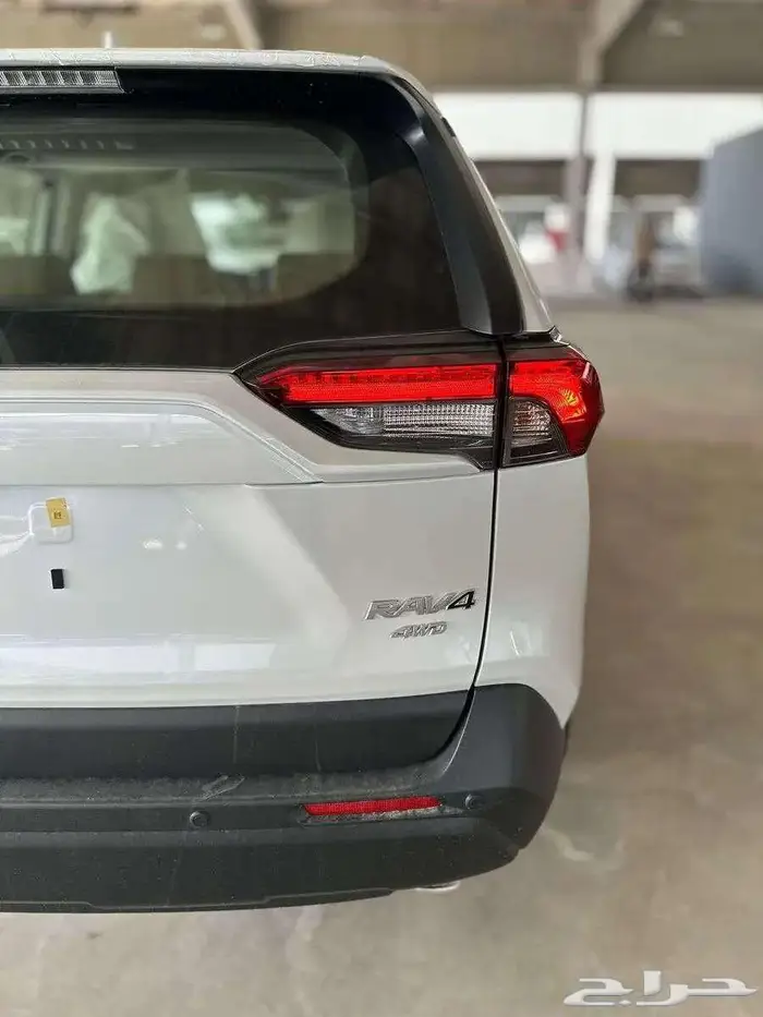 تويوتا راف فور XlE دبل بنزين 2025 9