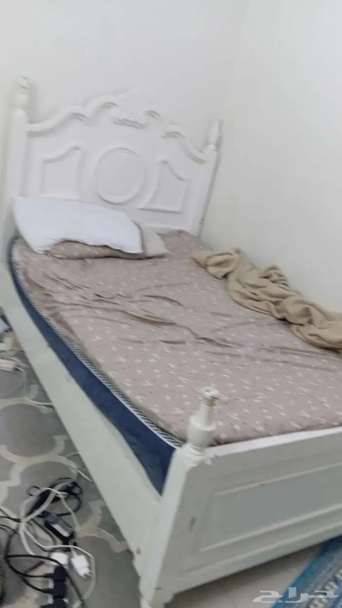 سرير خشبي نفر ونص بحاله جيده جدا جدا 0