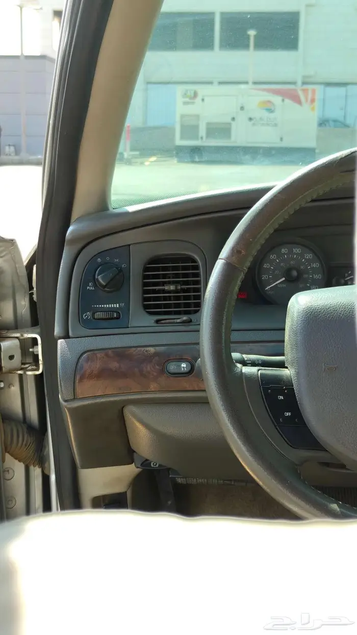 فورد جراند ماركيز 2009 13