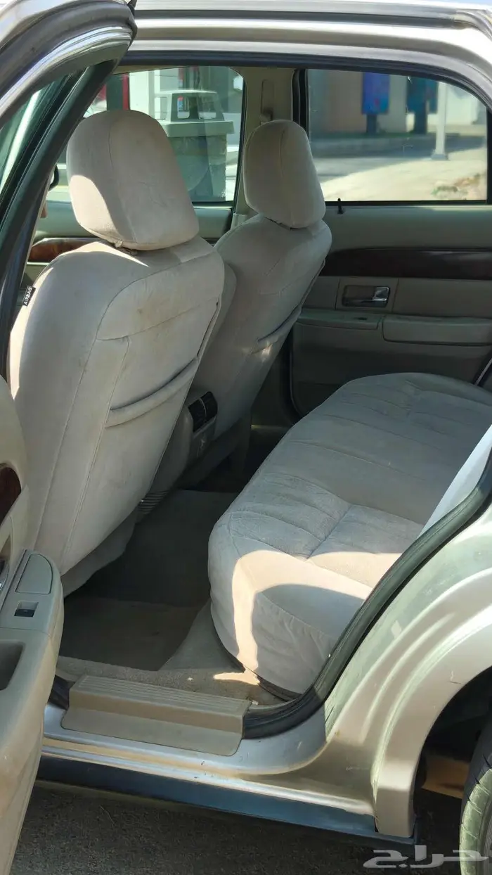 فورد جراند ماركيز 2009 16