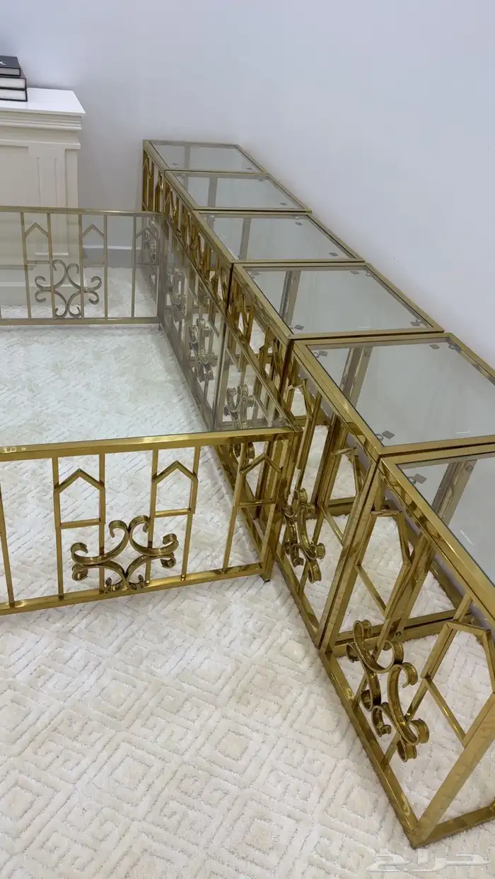 طاولات للبيع شبه جديده 1