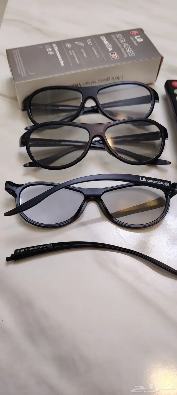 ريموت شاشة مع ثلاثه نظارات 3D. ماركه( LG) 2