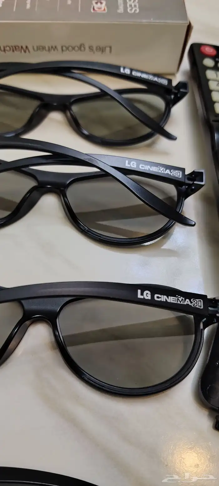 ريموت شاشة مع ثلاثه نظارات 3D. ماركه( LG) 1