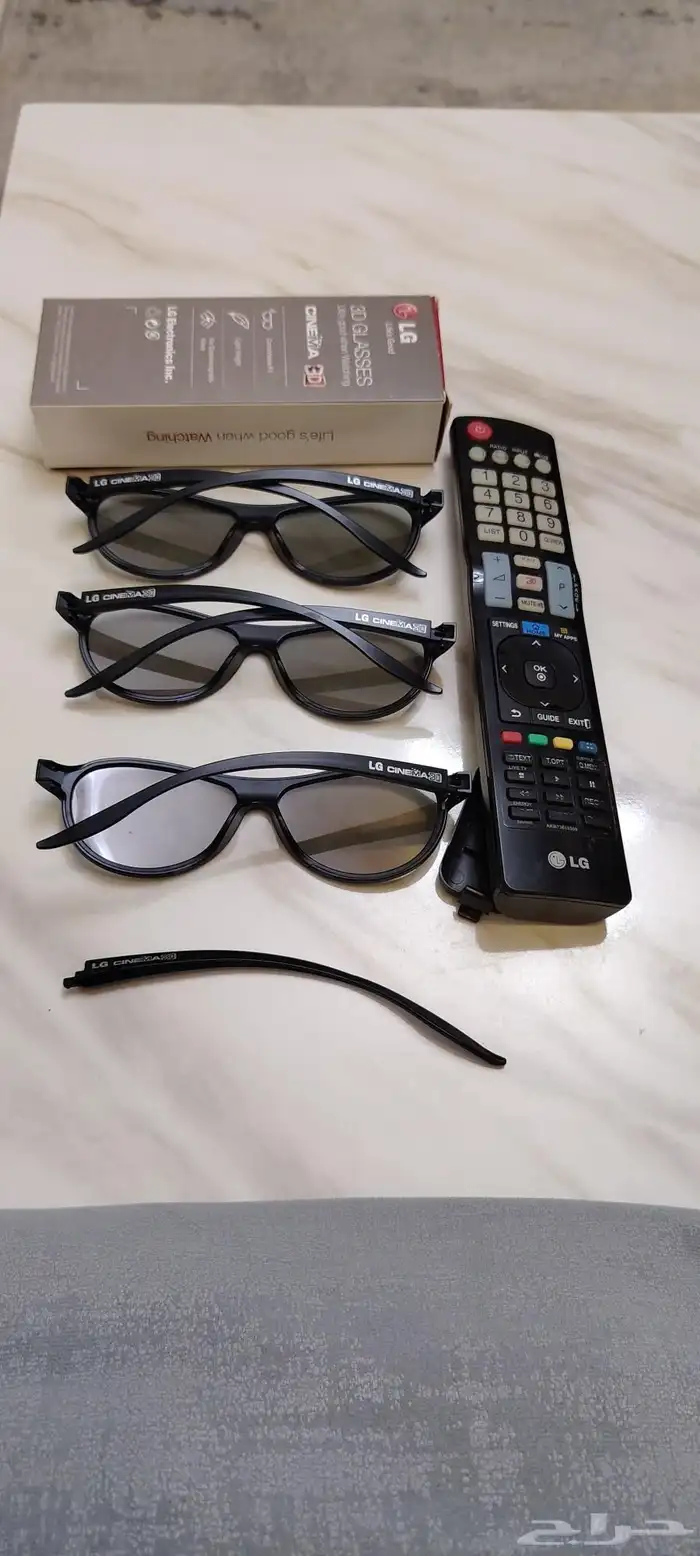 ريموت شاشة مع ثلاثه نظارات 3D. ماركه( LG) 4