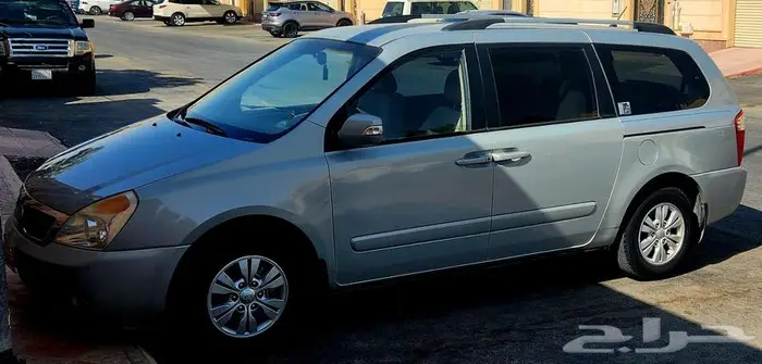 سيارة كيا كرنفال 2014 بحالة ممتازة (المالك الأول)-الرياض 10