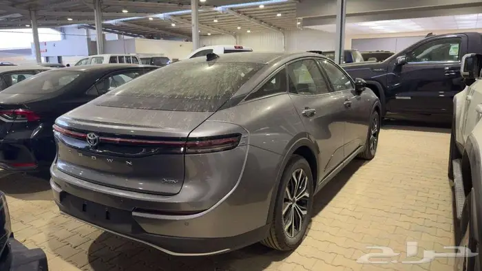 تويوتا كراون 2.5 بريميوم هايبرد 2026 3