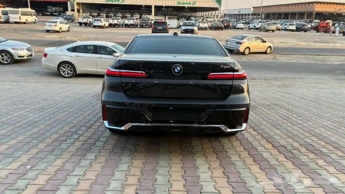 بي أم دبليو 735i موديل 2026 فل كامل أند فجول جديد M Kit 8