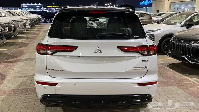 ميتسوبيشي اوتلاندر بلاك سام فل موديل 2025 5