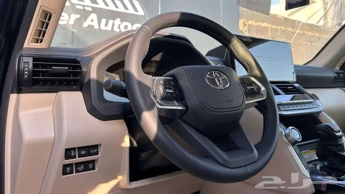 تويوتا لاندكروزر GXR L3 2025 لدى شركة عبدالمجيد الخضر 10