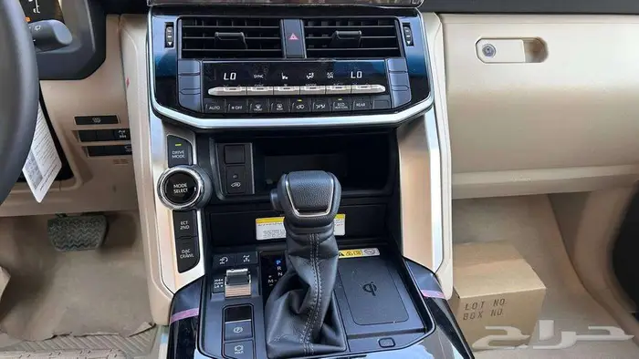 تويوتا لاندكروزر GXR L3 2025 لدى شركة عبدالمجيد الخضر 9