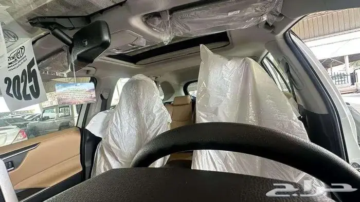 تويوتا راف فور XlE دبل بنزين 2025 4