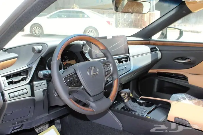 لكزس - ES300 Bh هايبرد -2025- نص فل- خليجي 18