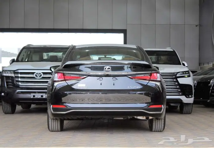 لكزس - ES250 لاكجيري - 2025 - نص فل - خليجي 14