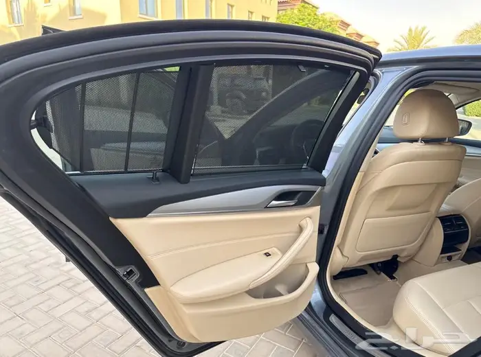 BMW 520i Luxury Line   موديل 2020 11