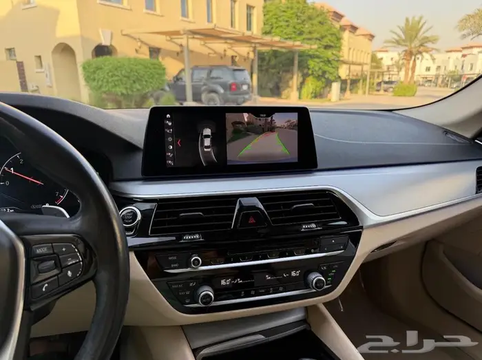 BMW 520i Luxury Line   موديل 2020 9