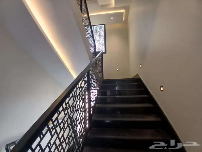 للبيع روف علوى مع ملحق مدخل مستقل VIP من 600 ألف حي الوسام 0