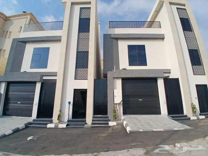 للبيع روف علوى مع ملحق مدخل مستقل VIP من 600 ألف حي الوسام 3