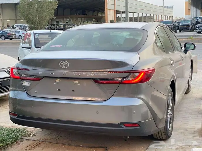 تويوتا كامري E 2025 كاش استلام فوري لوحات افضل سعر 2