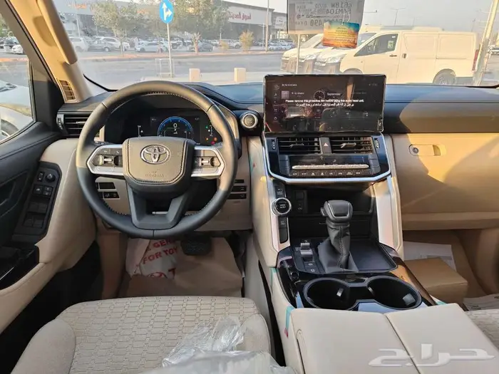لاندكروزر GXR L2 بنزين 2025 سعودي لوحات ( 268000 ) 3
