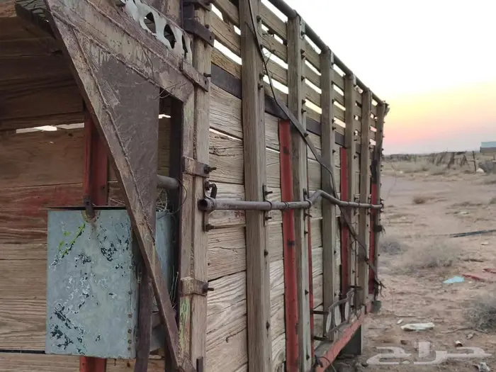 للبيع تانكي ماء عايدي وصندوق لوري تراثي 0