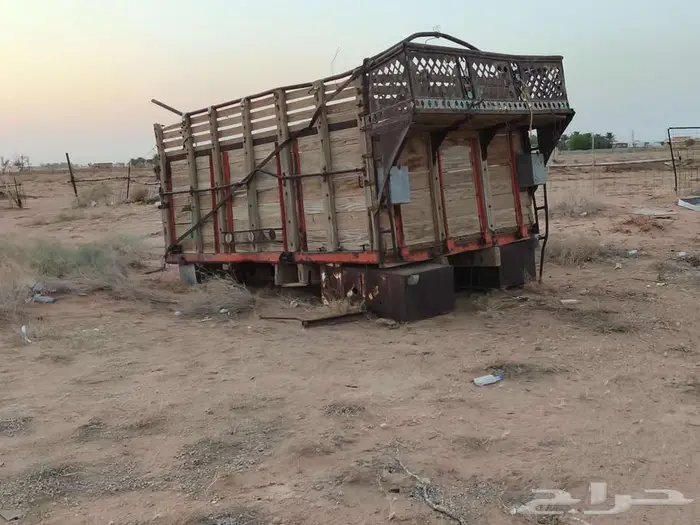 للبيع تانكي ماء عايدي وصندوق لوري تراثي 1