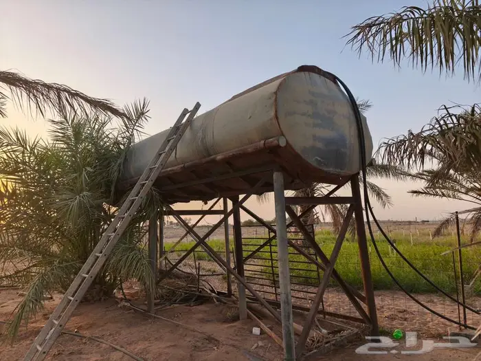 للبيع تانكي ماء عايدي وصندوق لوري تراثي 2