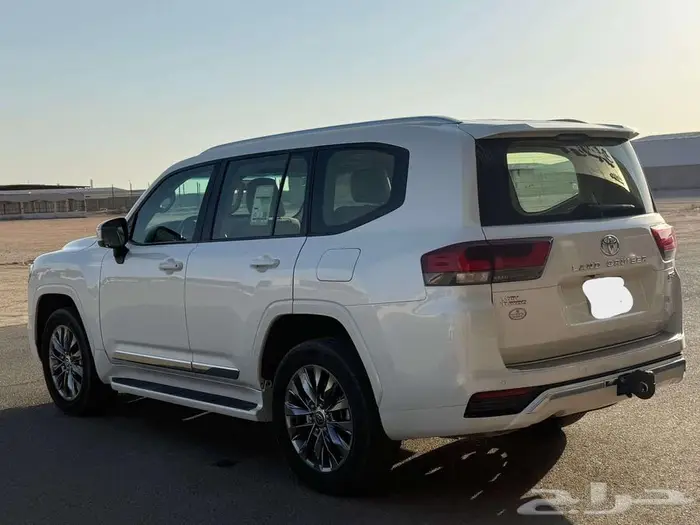 تويوتا لاندكروزر GXR L3 موديل 2023 سعودي حالة ممتازة جدا 6