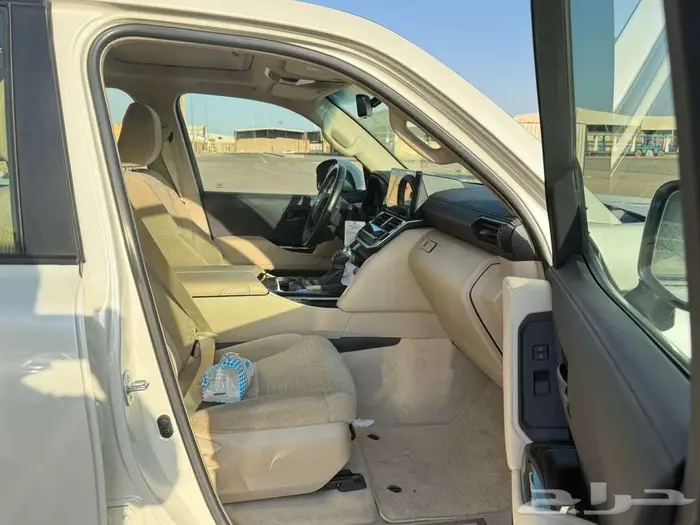 تويوتا لاندكروزر GXR L3 موديل 2023 سعودي حالة ممتازة جدا 9