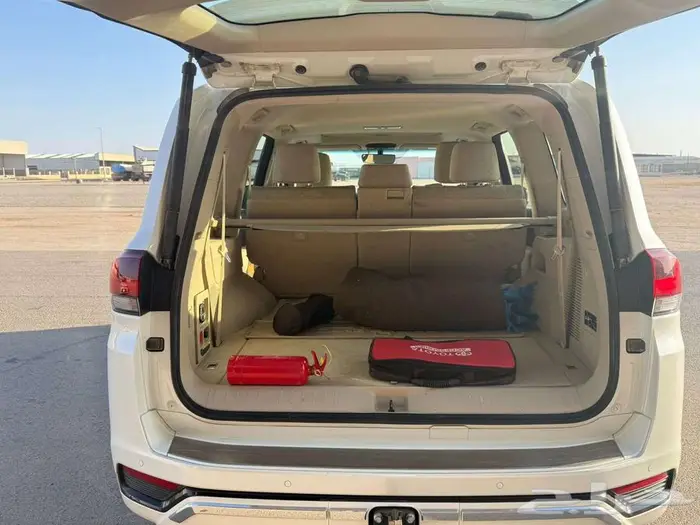 تويوتا لاندكروزر GXR L3 موديل 2023 سعودي حالة ممتازة جدا 10