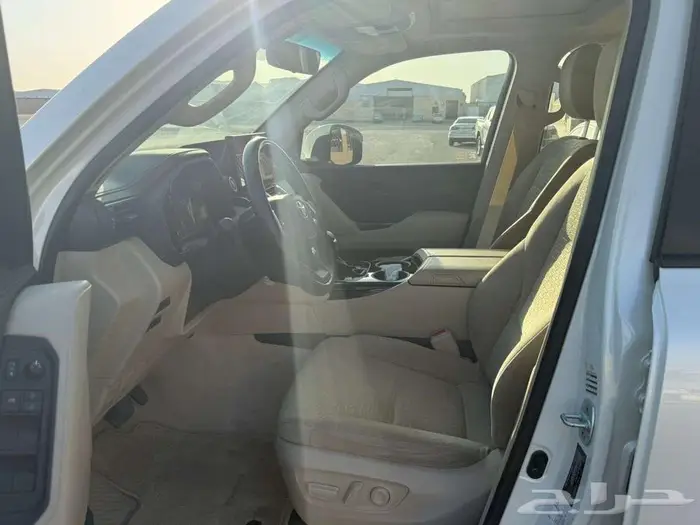 تويوتا لاندكروزر GXR L3 موديل 2023 سعودي حالة ممتازة جدا 12