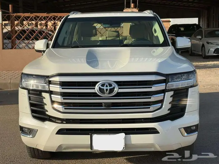 تويوتا لاندكروزر GXR L3 موديل 2023 سعودي حالة ممتازة جدا 1