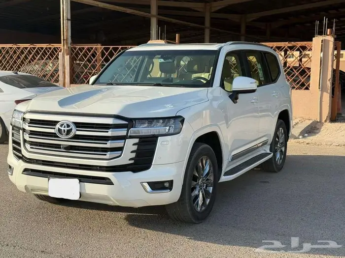 تويوتا لاندكروزر GXR L3 موديل 2023 سعودي حالة ممتازة جدا 2