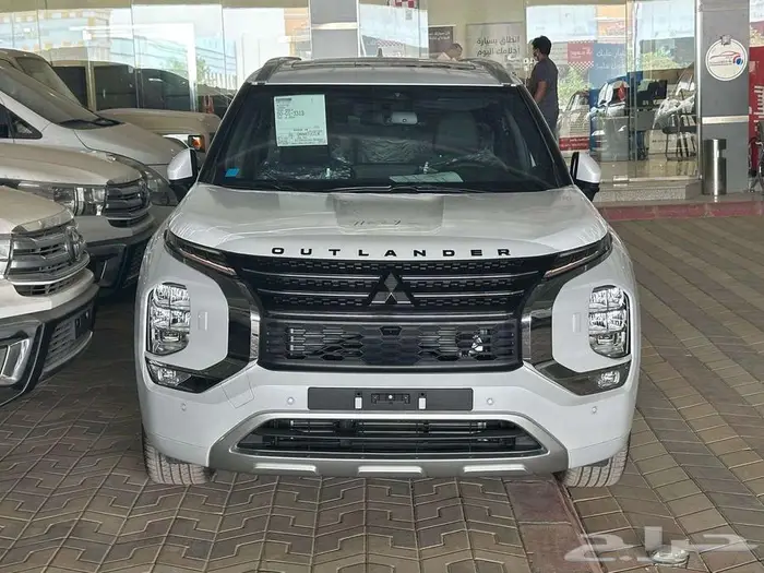 ميتسوبيشي اوتلاندر فل كامل و نص فل واستاندر 2025 3