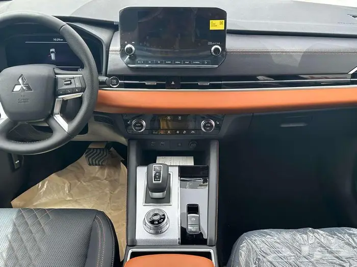 ميتسوبيشي اوتلاندر فل كامل و نص فل واستاندر 2025 14