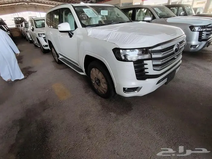 لاندكروزر L4 بنزين موديل 2025 حبه فقط 0