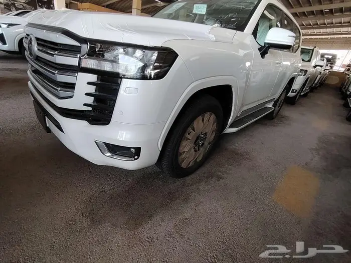 لاندكروزر L4 بنزين موديل 2025 حبه فقط 4