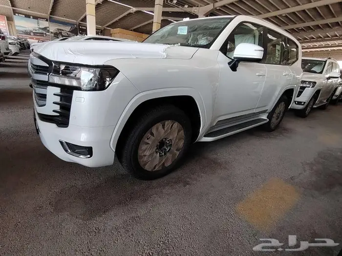 لاندكروزر L4 بنزين موديل 2025 حبه فقط 1
