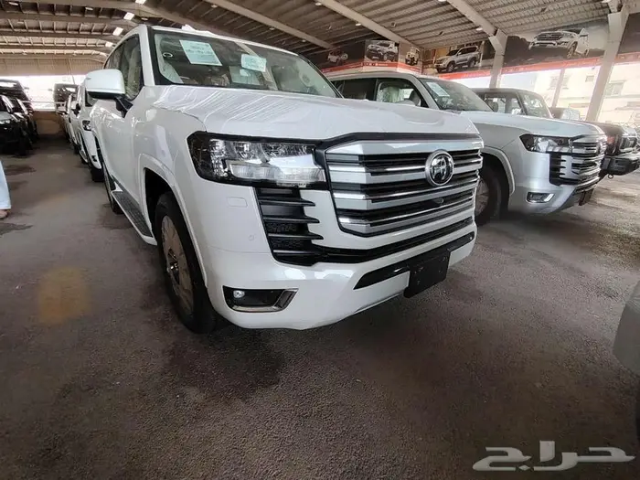 لاندكروزر L4 بنزين موديل 2025 حبه فقط 3