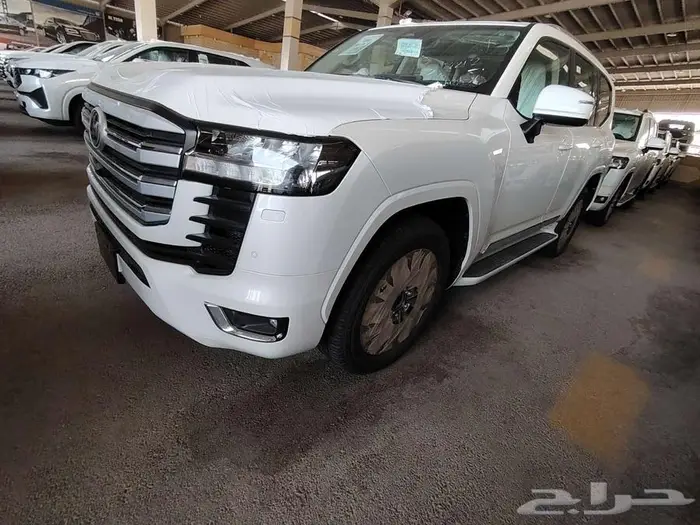 لاندكروزر L4 بنزين موديل 2025 حبه فقط 7