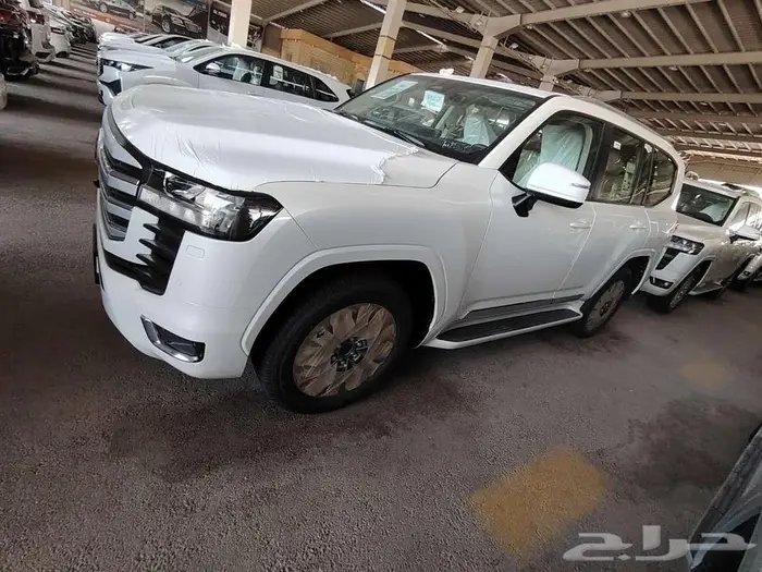 لاندكروزر L4 بنزين موديل 2025 حبه فقط 8