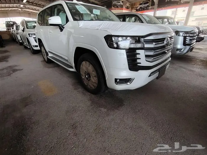 لاندكروزر L4 بنزين موديل 2025 حبه فقط 9