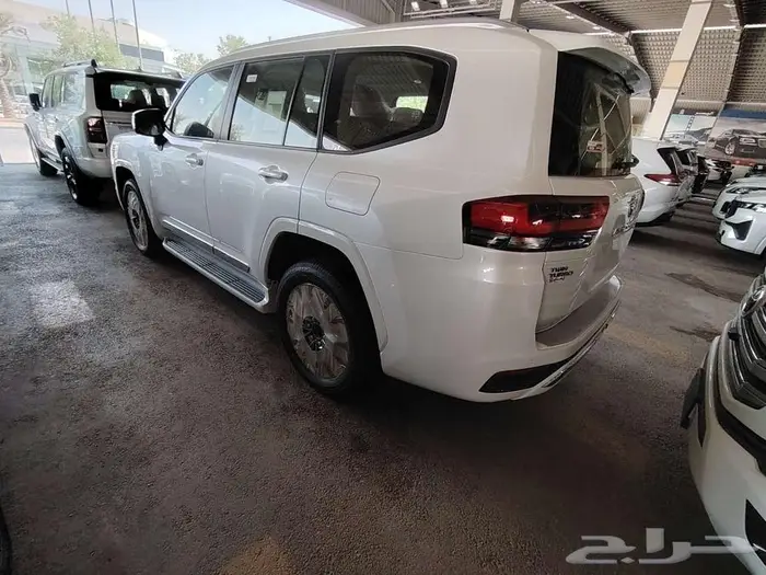 لاندكروزر L4 بنزين موديل 2025 حبه فقط 16